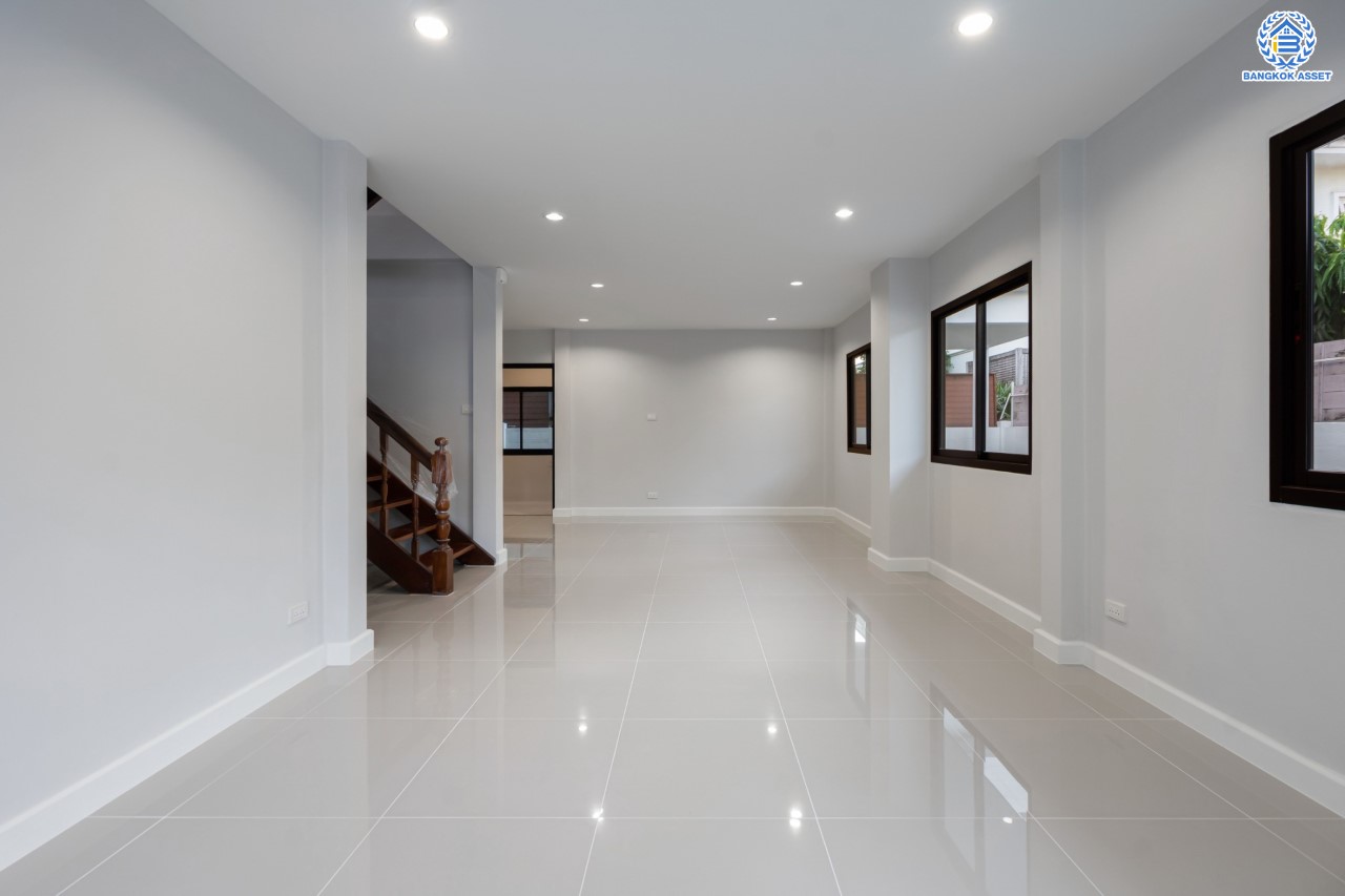 บ้านมือสองตกแต่งใหม่ ม.มณียา รัตนาธิเบศร์-ท่าอิฐ แบรนด์ Property Perfect หลังใหญ่ เนื้อที่ 61.6 ตร.ว. ฟังก์ชันครบ! 4 ห้องนอน 2 ห้องน้ำ 2 ที่จอดรถ บนทำเลที่ดีที่สุด! เชื่อมต่อถ.รัตนาธิเบศร์ และถ.ราชพฤกษ์ ใจกลาง 2 เซ็นทรัลฯ ใกล้ MRT "สถานีบางรักน้อยท่าอิฐ"